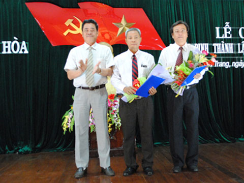 Đồng chí Lê Thanh Quang, Ủy viên Trung ương Đảng, Bí thư Tỉnh ủy trao các quyết định bổ nhiệm lãnh đạo Ban Nội chính Tỉnh ủy Khánh Hòa