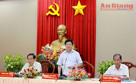 Chủ nhiệm Ủy ban Tư pháp Quốc hội Nguyễn Văn Hiện phát biểu kết luận buổi làm việc 