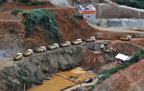Ngăn sông và khởi công công trình chính thủy điện Sông Bung 2