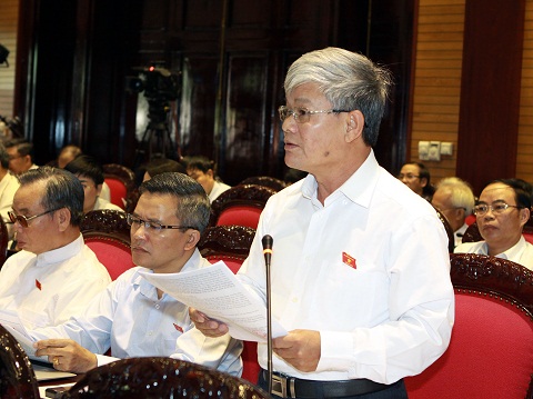 Đại biểu Quốc hội thảo luận tại Hội trường