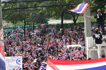 Biểu tình trên đường phố Bangkok