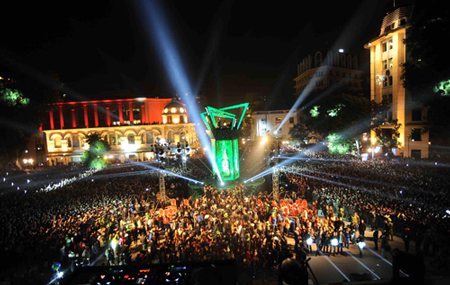 Lễ hội đếm ngược đón chào năm mới 2014 diễn ra vào đêm 31/12/2013  tại Quảng trường Cách mạng Tháng Tám, Hà Nội 