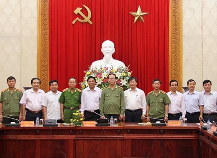 Đồng chí Nguyễn Bá Thanh, Ủy viên Trung ương Đảng, Phó trưởng Ban Thường trực Ban Chỉ đạo Trung ương về PCTN, Trưởng Ban Nội chính Trung ương dẫn đầu Đoàn công tác số 3 của Ban Chỉ đạo Trung ương về PCTN làm việc với Đảng ủy Công an Trung ương (tháng 9-2013)