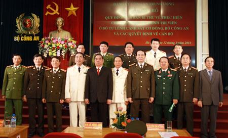 Các đại biểu dự buổi lễ