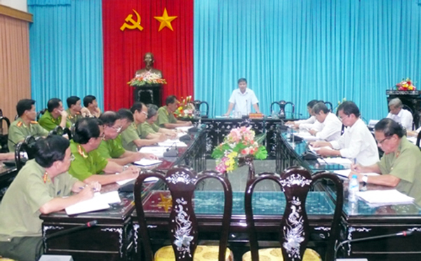 Đồng chí Bí thư Tỉnh ủy Bến Tre làm việc với Đảng ủy, Giám đốc Công an tỉnh về tình hình an ninh trật tự 6 tháng đầu năm 2014