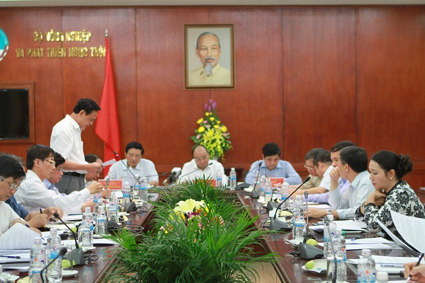 Đại diện Ban cán sự đảng Bộ Nông nghiệp và Phát triển nông thôn trình bày báo cáo tình hình, kết quả công tác PCTN từ năm 2013 đến nay