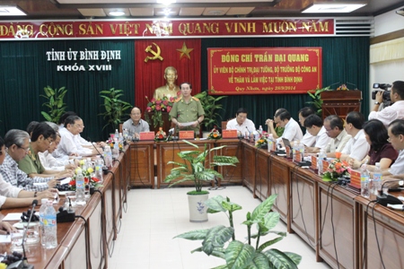 Đồng chí Trần Đại Quang, Ủy viên Bộ Chính trị, Bộ trưởng Bộ Công an, Ủy viên Ban Chỉ đạo phát biểu tại buổi làm việc với Tỉnh ủy Bình Định