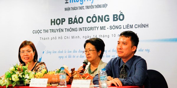 Các đại biểu tại cuộc họp báo