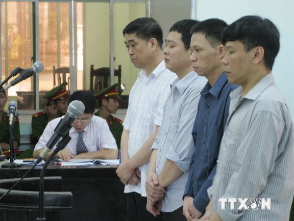 Tuyên phạt bốn bị cáo về tội “tham ô tài sản” khi tiến hành sửa chữa ụ nổi 83M của Công ty trách nhiệm hữu hạn sửa chữa tàu biển Vinalines, thuộc Tổng Công ty Hàng hải Việt Nam