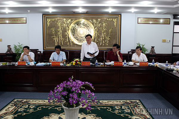 Đồng chí Nguyễn Hòa Bình, Ủy viên Trung ương Đảng, Viện trưởng Viện kiểm sát nhân dân tối cao, Ủy viên Ban Chỉ đạo, Trưởng Đoàn công tác phát biểu tại buổi làm việc