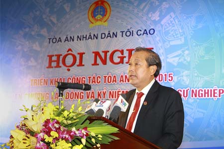 Đồng chí Trương Hòa Bình, Bí thư Trung ương Đảng, Chánh án Tòa án nhân dân tối cao phát biểu khai mạc Hội nghị