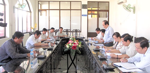 Đồng chí Đồng chí Nguyễn Thành Phong, Bí thư Tỉnh ủy, Chủ tịch Hội đồng nhân dân tỉnh giám sát công tác phòng, chống tham nhũng, lãng phí, bảo vệ môi trường tại Ban Kinh tế và Ngân sách