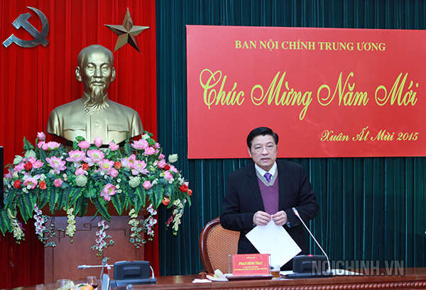 Đồng chí Phan Đình Trạc, Ủy viên Trung ương Đảng, Phó trưởng Ban  Thường trực Ban Nội chính Trung ương phát biểu tại buổi gặp mặt