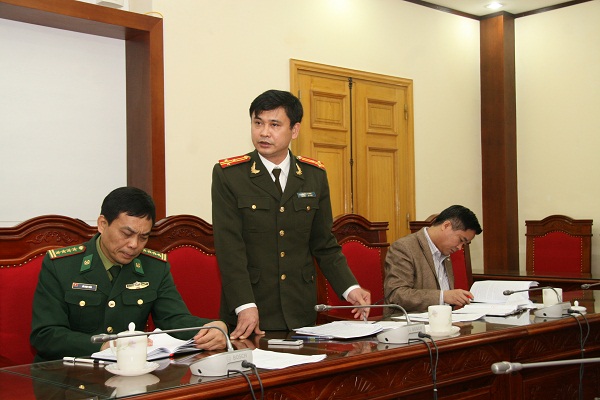 Thượng tá Lưu Hồng Quảng, Phó Giám đốc Công an Lào Cai báo cáo tình hình an ninh chính trị, trật tự an toàn xã hội năm 2014