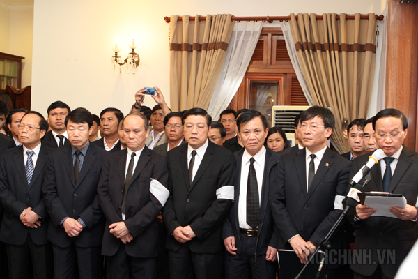 Đồng chí Tô Huy Rứa, Trưởng ban tổ chức Lễ tang cao cấp đồng chí Nguyễn Bá Thanh đọc Điếu văn tại buổi Lễ