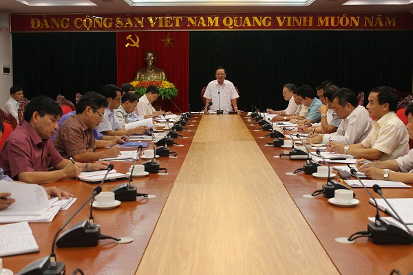 Đồng chí Bùi Văn Tỉnh, Ủy viên Trung ương Đảng, Bí thư Tỉnh ủy Hoà Bình chủ trì buổi làm việc về công tác phòng, chống tham nhũng, lãng phí