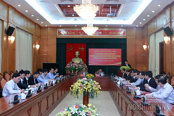 Quang cảnh buổi làm việc