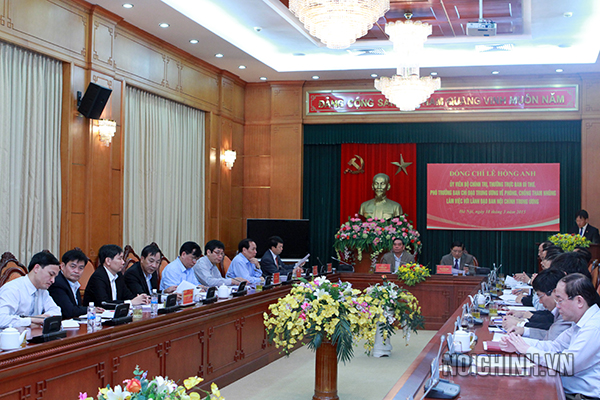 Quang cảnh buổi làm việc