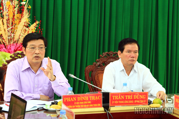 Đồng chí Phan Đình Trạc, Ủy viên Trung ương Đảng, Phó trưởng Ban Nội chính Trung ương phát biểu tại buổi làm việc