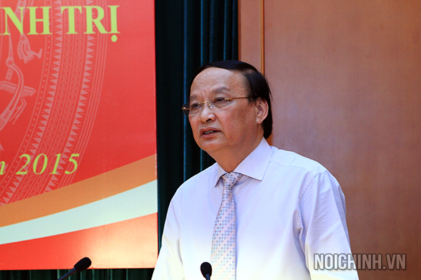 Đồng chí Tô Huy Rứa, Ủy viên Bộ Chính trị, Bí thư Trung ương Đảng, Trưởng Ban Tổ chức Trung ương phát biểu tại Hội nghị