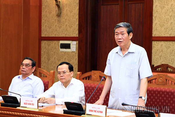 Đồng chí Đinh Thế Huynh, Ủy viên Bộ Chính trị, Bí thư Trung ương Đảng, Trưởng Ban Tuyên giáo Trung ương, Ủy viên Ban Chỉ đạo Trung ương về phòng, chống tham nhũng phát biểu tại Phiên họp