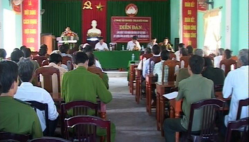 Diễn đàn công an xã lắng nghe ý kiến nhân dân