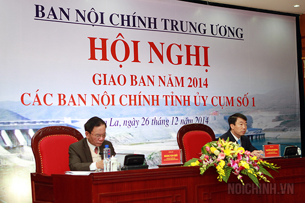 Đồng chí Nguyễn Doãn Khánh, Ủy viên Trung ương Đảng, Phó trưởng Ban Nội chính Trung ương và đồng chí Hoàng Văn Chất, Phó Bí thư Thường trực, Chủ tịch Hội đồng nhân dân tỉnh Sơn La 