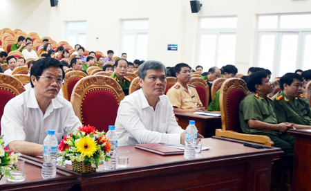 Các đại biểu dự Hội nghị triển khai công tác phối hợp trong điều tra, truy tố, xét xử án hình sự năm 2015 tỉnh Hưng Yên