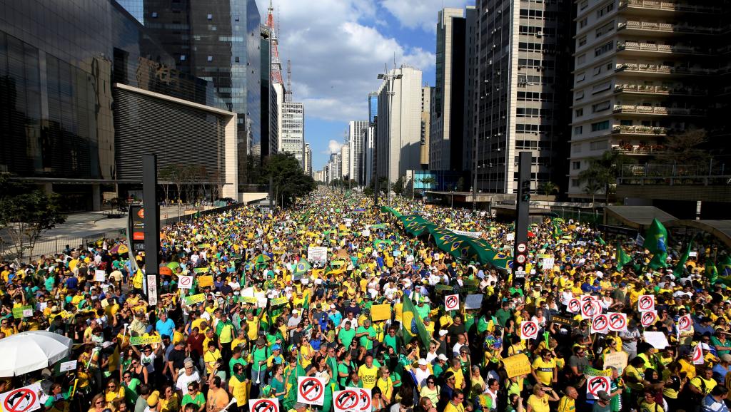 Biểu tình chống Tổng thống Dilma Rousseff và nạn tham nhũng ở đại lộ 