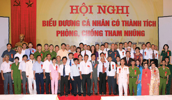 Hội nghị biểu dương cá nhân có thành tích phòng, chống tham nhũng năm 2010