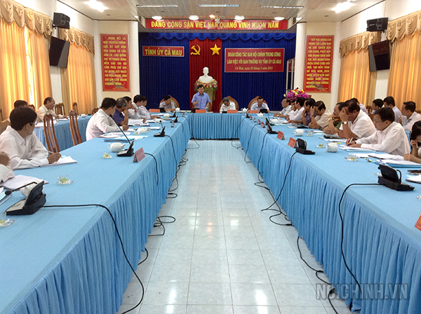 Quang cảnh buổi làm việc