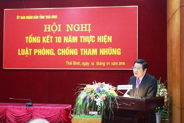 Đồng chí Phan Đình Trạc, Ủy viên Trung ương Đảng, Ủy viên Ban Chỉ đạo Trung ương về phòng, chống tham nhũng, Phó trưởng Ban Thường trực Ban Nội chính Trung ương phát biểu tại Hội nghị