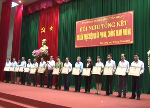 Các tập thể nhận Bằng khen của Ủy ban nhân dân tỉnh Tiền Giang