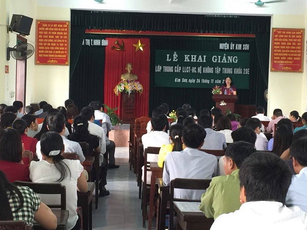 Một lễ khai giảng lớp Trung cấp lý luận Chính trị - Hành chính của Trường Chính trị tỉnh Ninh Bình