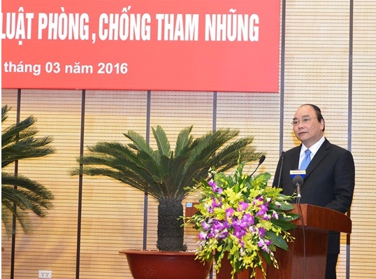 Đồng chí Nguyễn Xuân Phúc, Ủy viên Bộ Chính trị, Phó Thủ tướng Chính phủ, Phó trưởng Ban Chỉ đạo Trung ương về phòng, chống tham nhũng phát biểu tại Hội nghị