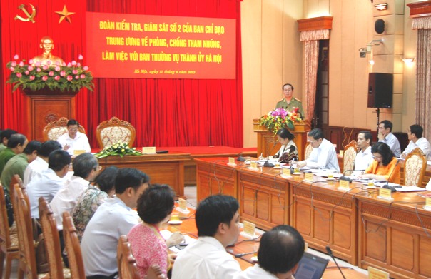 Đoàn kiểm tra số 2 của Ban Chỉ đạo Trung ương về phòng, chống tham nhũng làm việc với Ban Thường vụ Thành ủy Hà Nội