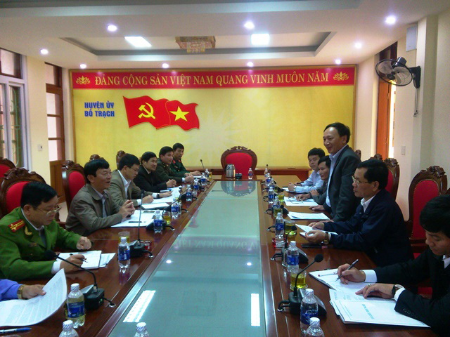 Đồng chí Trần Hải Châu, Ủy viên Ban Thường vụ, Trưởng Ban Nội chính Tỉnh ủy Quảng Bình phát biểu tại buổi làm việc với Huyện ủy Bố Trạch