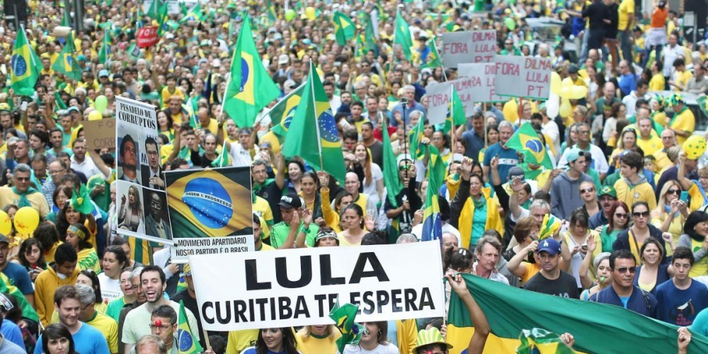 Người dân Brazil biểu tình chống tham nhũng