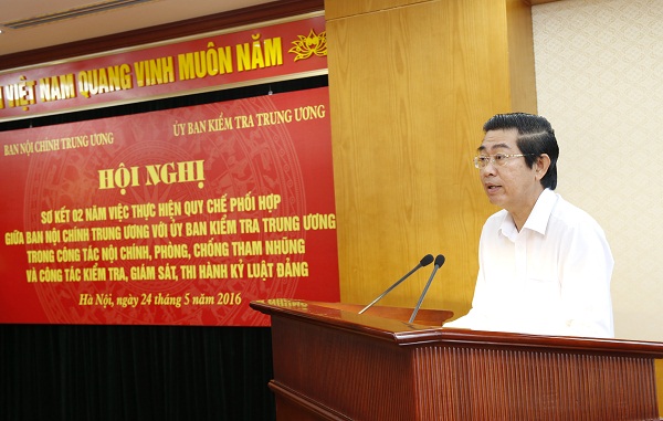 Đồng chí Võ Văn Dũng, Ủy viên Trung ương Đảng, Phó trưởng Ban Nội chính Trung ương phát biểu tại Hội nghị