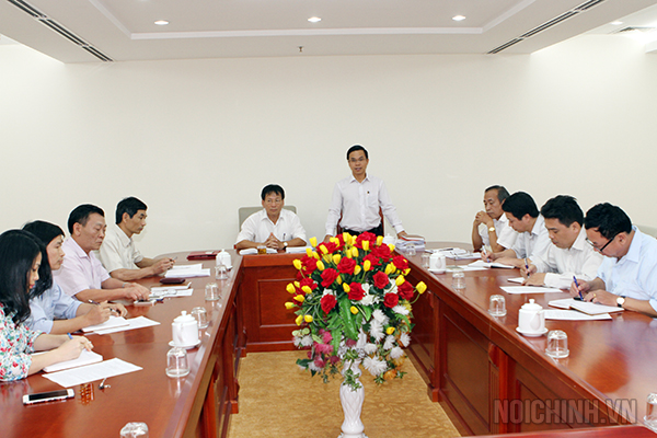 Quang cảnh buổi làm việc