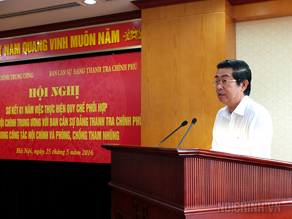 Đồng chí Võ Văn Dũng, Ủy viên Trung ương Đảng, Phó trưởng Ban Nội chính Trung ương phát biểu tại Hội nghị