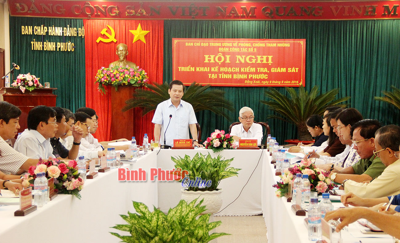 Đồng chí Lê Minh Trí, Ủy viên Trung ương Đảng, Viện trưởng Viện kiểm sát nhân dân tối cao, Ủy viên Ban Chỉ đạo Trung ương về phòng, chống tham nhũng, Trưởng Đoàn công tác phát biểu tại buổi làm việc (Ảnh: Báo Bình Phước Online)