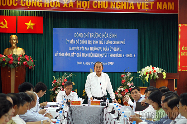 Đồng chí Trương Hòa Bình, Ủy viên Bộ Chính trị, Phó Thủ tướng Thường trực Chính phủ, Phó trưởng Ban Chỉ đạo Trung ương về phòng, chống tham nhũng phát biểu kết luận buổi làm việc