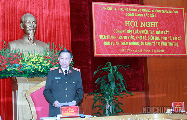 Đồng chí Tô Lâm, Ủy viên Bộ Chính trị, Bộ trưởng Bộ Công an, Phó trưởng Ban Chỉ đạo Trung ương về phòng, chống tham nhũng, Trưởng đoàn công tác số 2 phát biểu tại Hội nghị