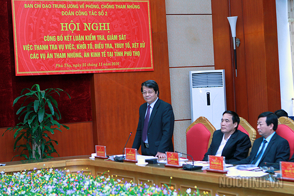 Đồng chí Hoàng Dân Mạc, Bí thư Tỉnh ủy phát biểu tại Hội nghị