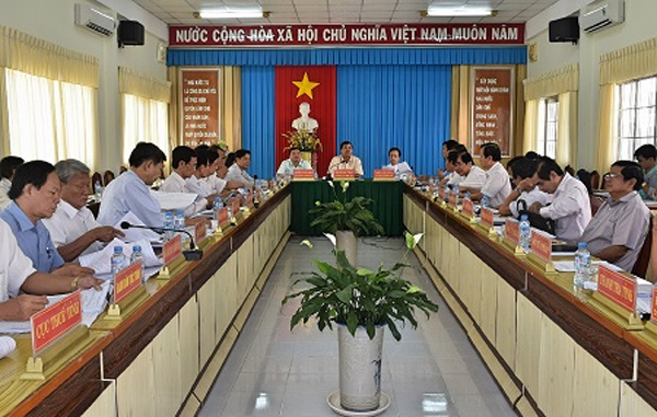 Một cuộc họp của Ủy ban nhân dân tỉnh Trà Vinh