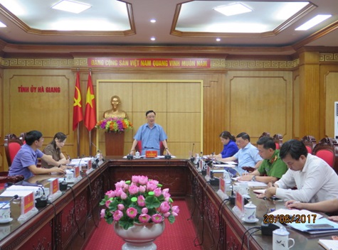 Đồng chí Thào Hồng Sơn, Phó Bí thư Thường trực Tỉnh ủy, Chủ tịch Hội đồng nhân dân tỉnh, Trưởng Ban Chỉ đạo cải cách tư pháp tỉnh phát biểu kết luận hội nghị.