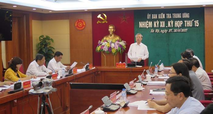 Đồng chí Trần Quốc Vượng, Ủy viên Bộ Chính trị, Bí thư Trung ương Đảng,  Chủ nhiệm Ủy ban Kiểm tra Trung ương chủ trì kỳ họp