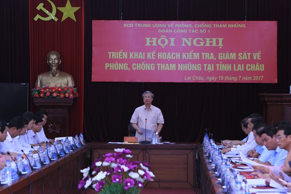 Đồng chí Trần Quốc Vượng, Ủy viên Bộ Chính trị, Bí thư Trung ương Đảng, Chủ nhiệm Ủy ban Kiểm tra Trung ương, Phó trưởng Ban Chỉ đạo Trung ương về phòng, chống tham nhũng, Trưởng Đoàn công tác số 1 phát biểu tại Hội nghị