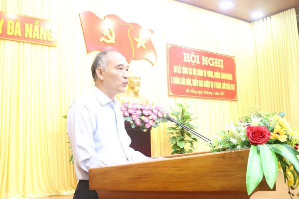 Đồng chí Phạm Hà Bắc - Phó Trưởng Ban Nội chính Thành ủy Đà Nẵng đọc dự thảo báo cáo